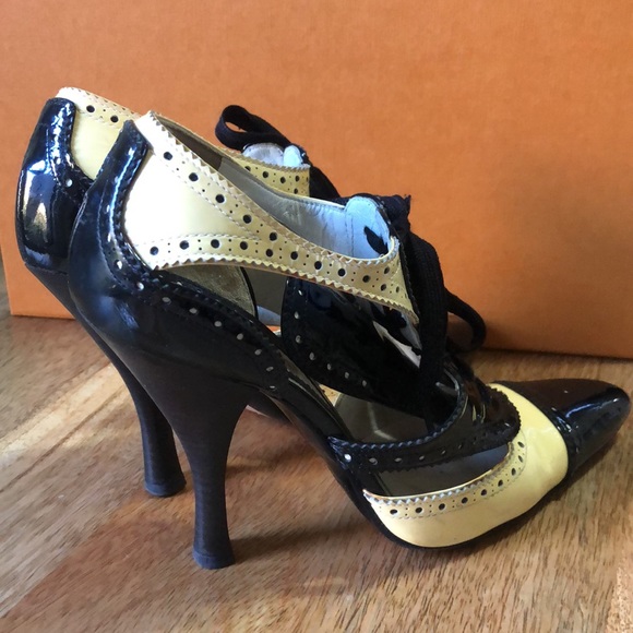 Yves Saint Laurent - Picture 4 of 7